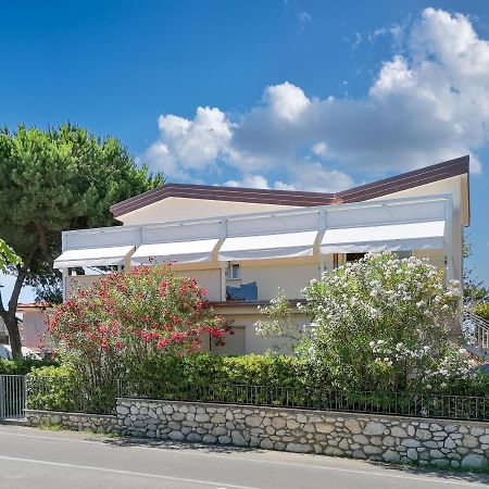 Sea Holidays Apartment Marina di Pietrasanta Bagian luar foto