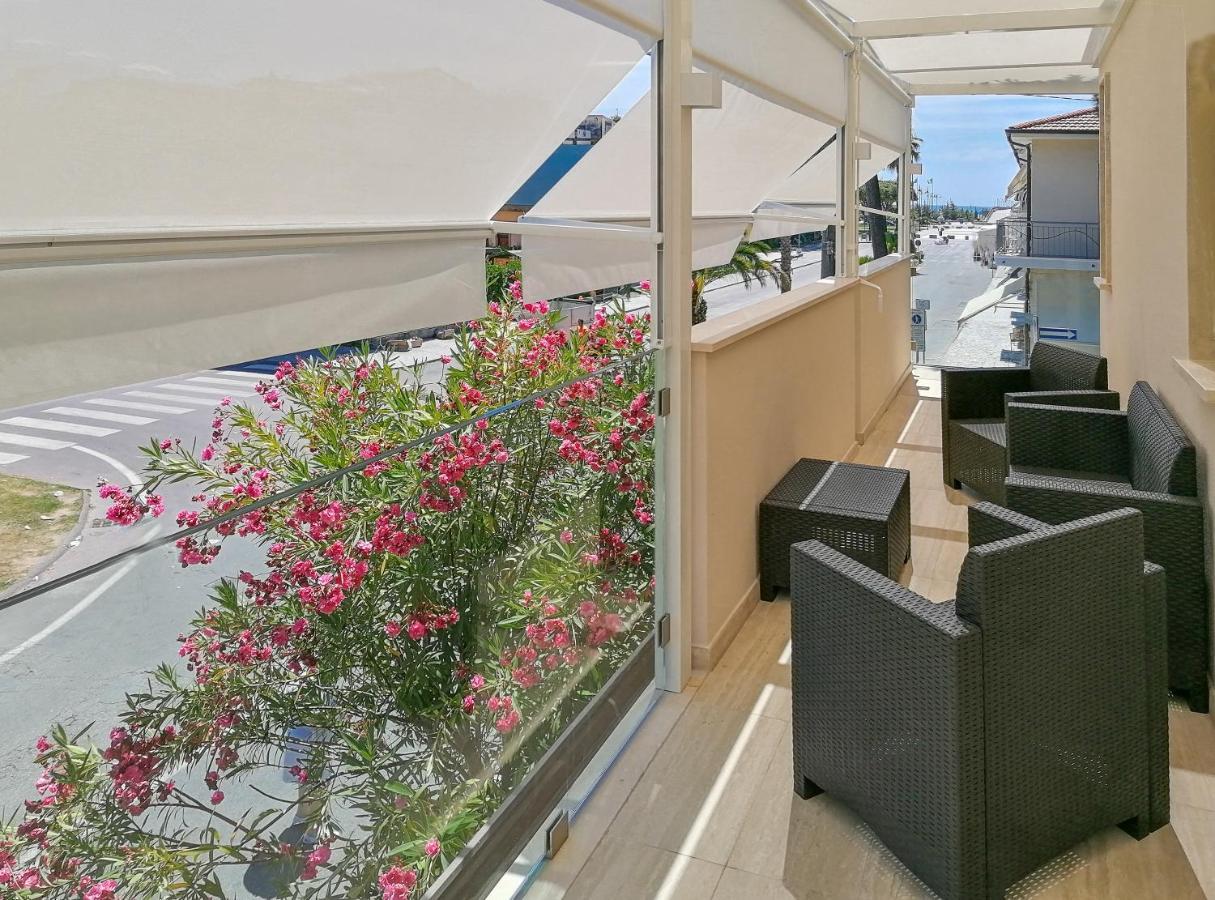 Sea Holidays Apartment Marina di Pietrasanta Bagian luar foto