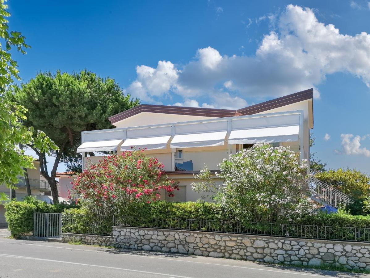 Sea Holidays Apartment Marina di Pietrasanta Bagian luar foto